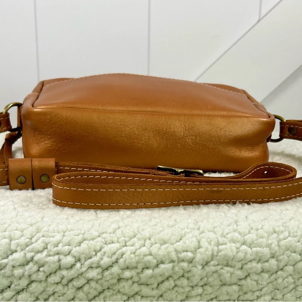 Genuine authentic “Portland Leather” camera style Crossbody bag - Picture 8 of 11